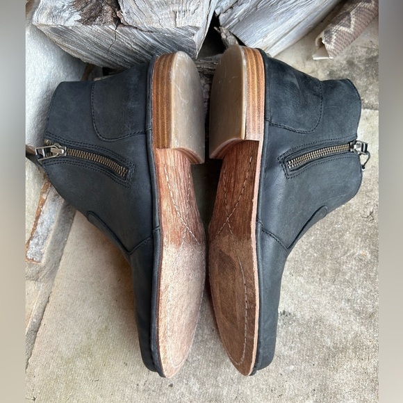 Olukai KAONA II black matte leather bootie’s w/ side zip Sz-7.5.  F - Picture 9 of 13